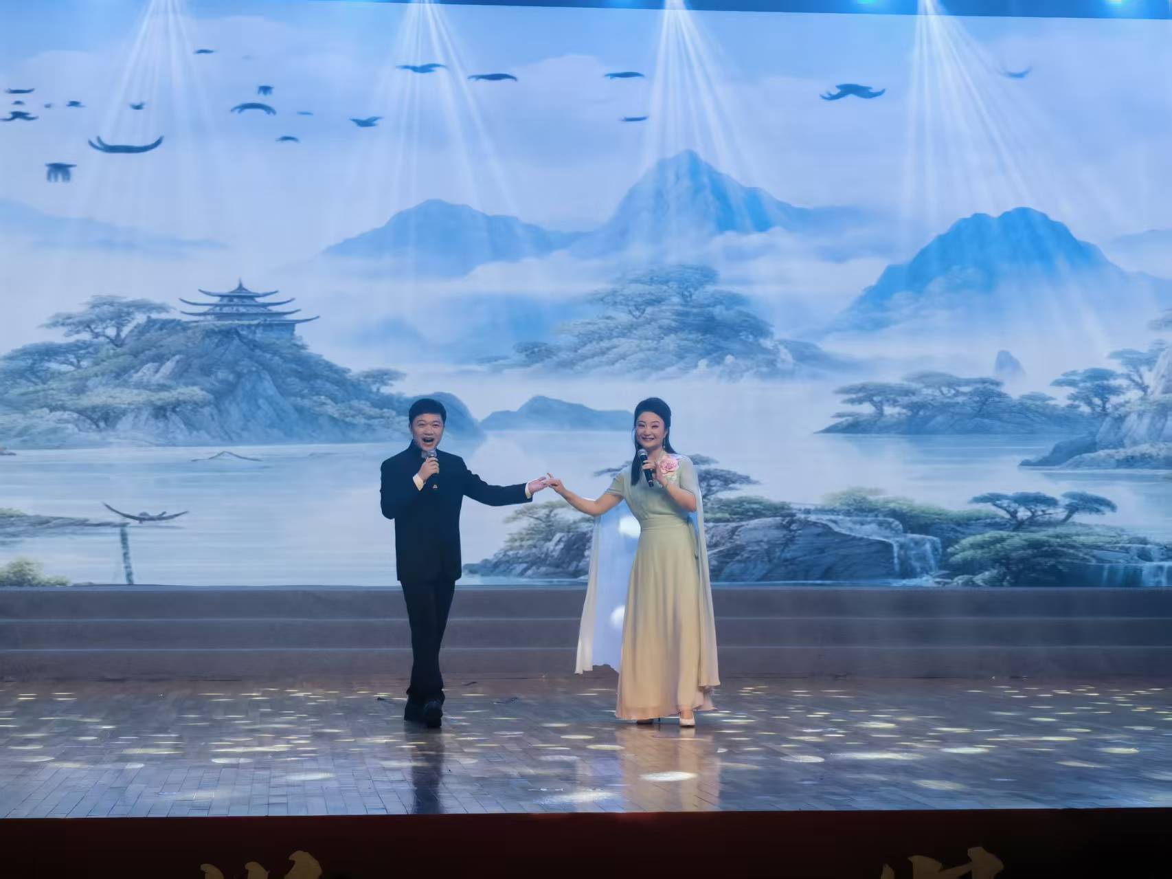 何晓东董事长受邀参加合工大80周年庆典